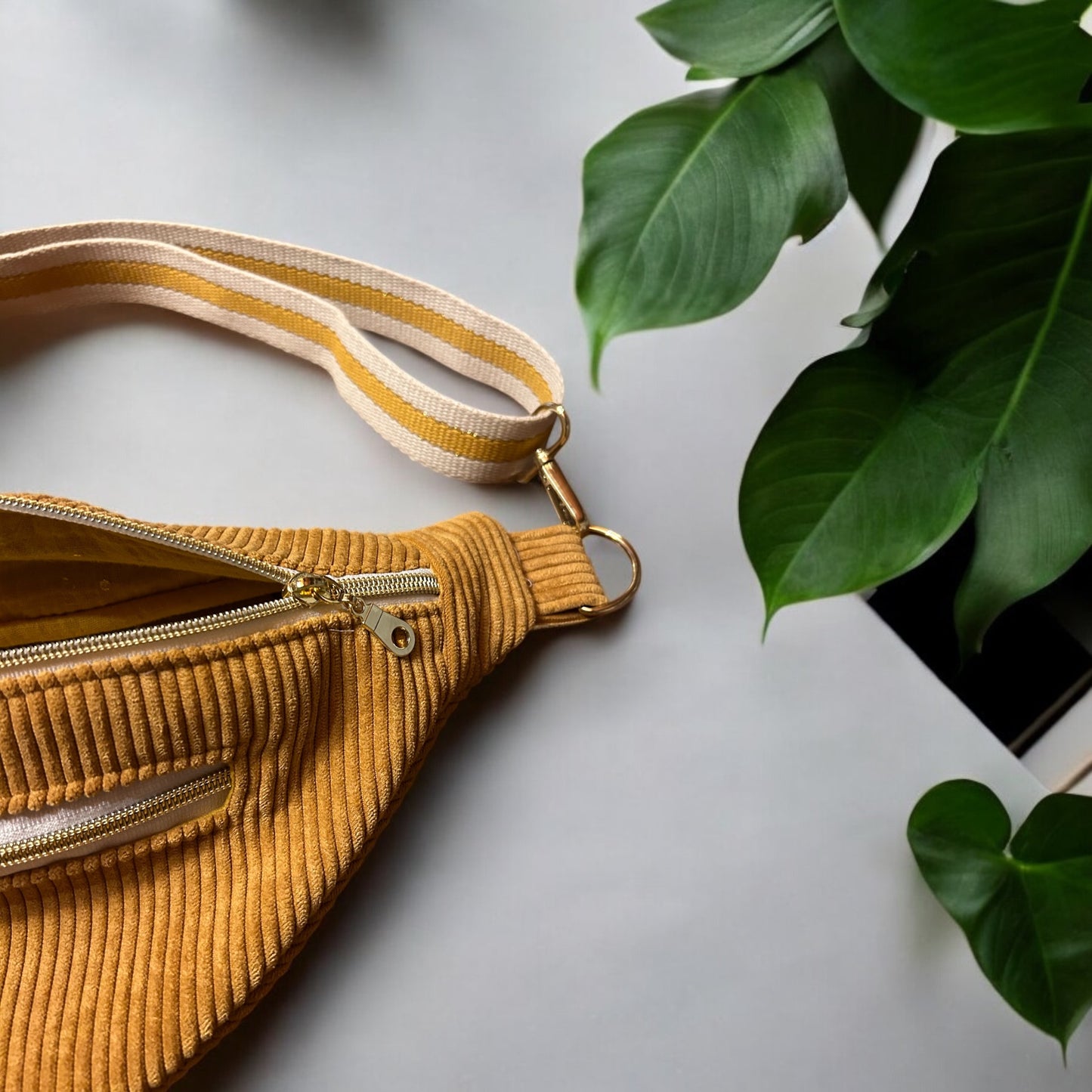 Banane jaune moutarde