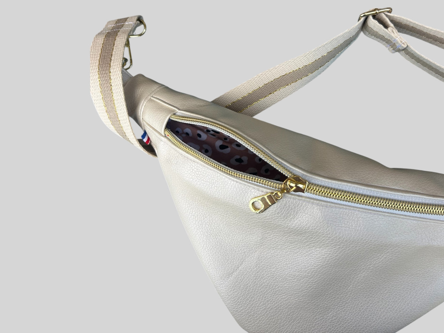 Banane simili cuir doré