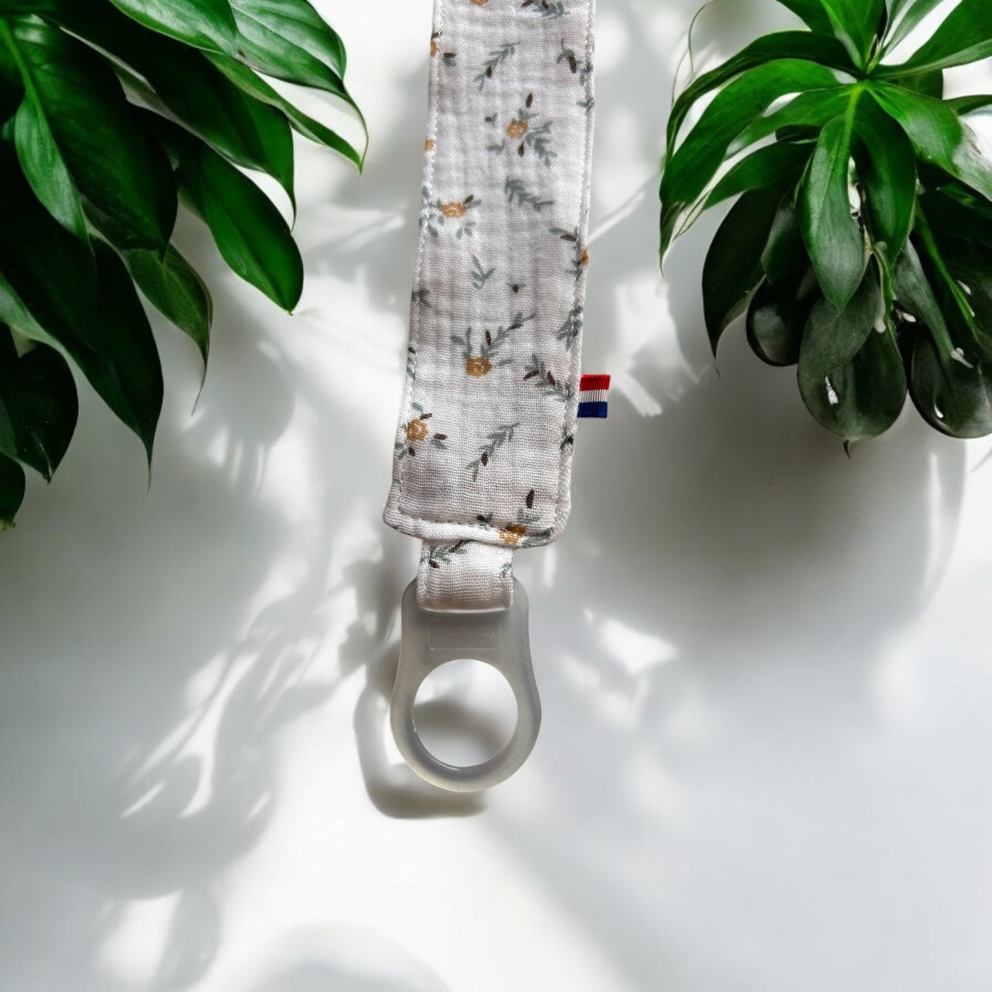 Attache tétine cœur