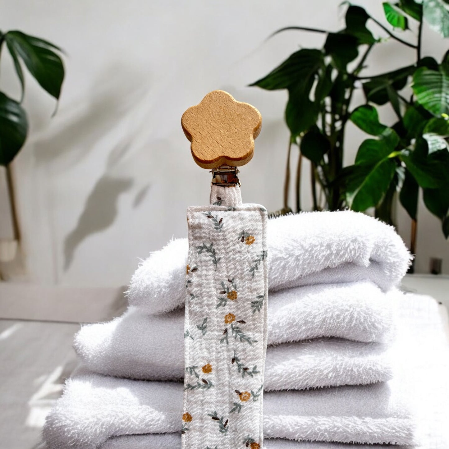 Attache tétine fleurs