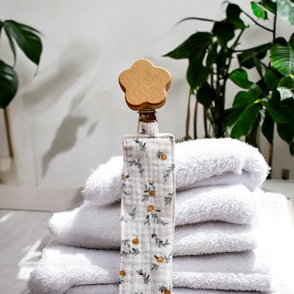 Attache tétine fleurs