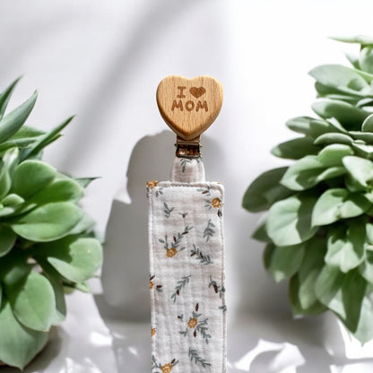 Attache tétine cœur