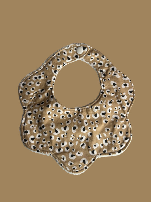 Bavoir modèle fleur léopard