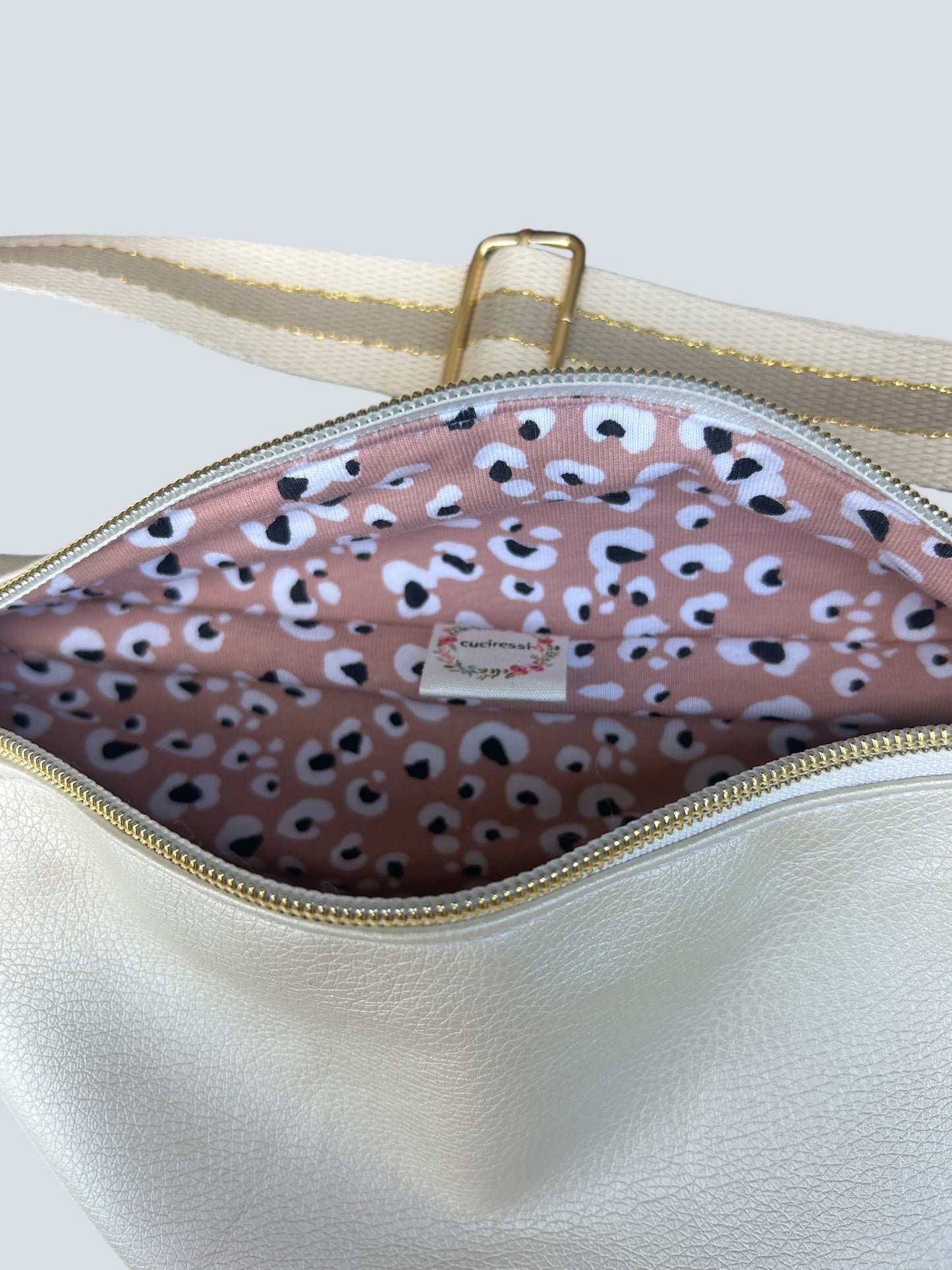 Banane simili cuir doré