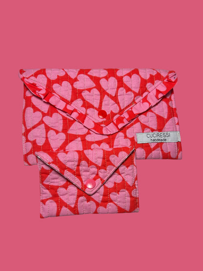 Pochette matelassée cœurs
