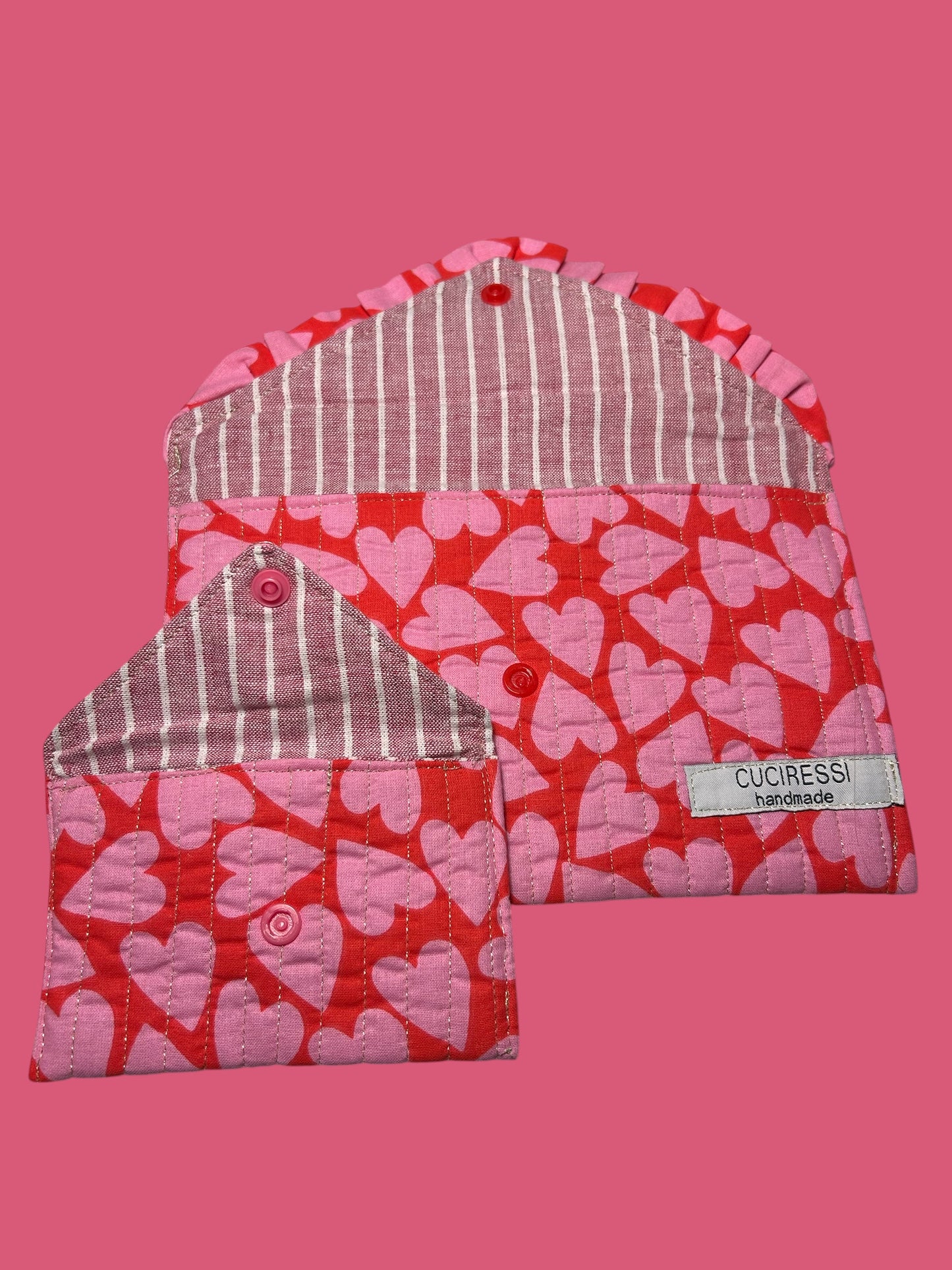 Pochette matelassée cœurs