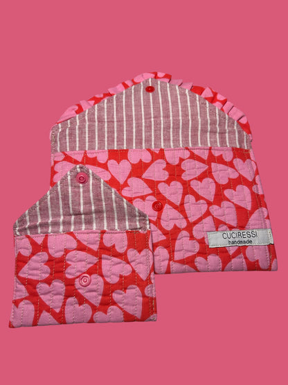 Pochette matelassée cœurs