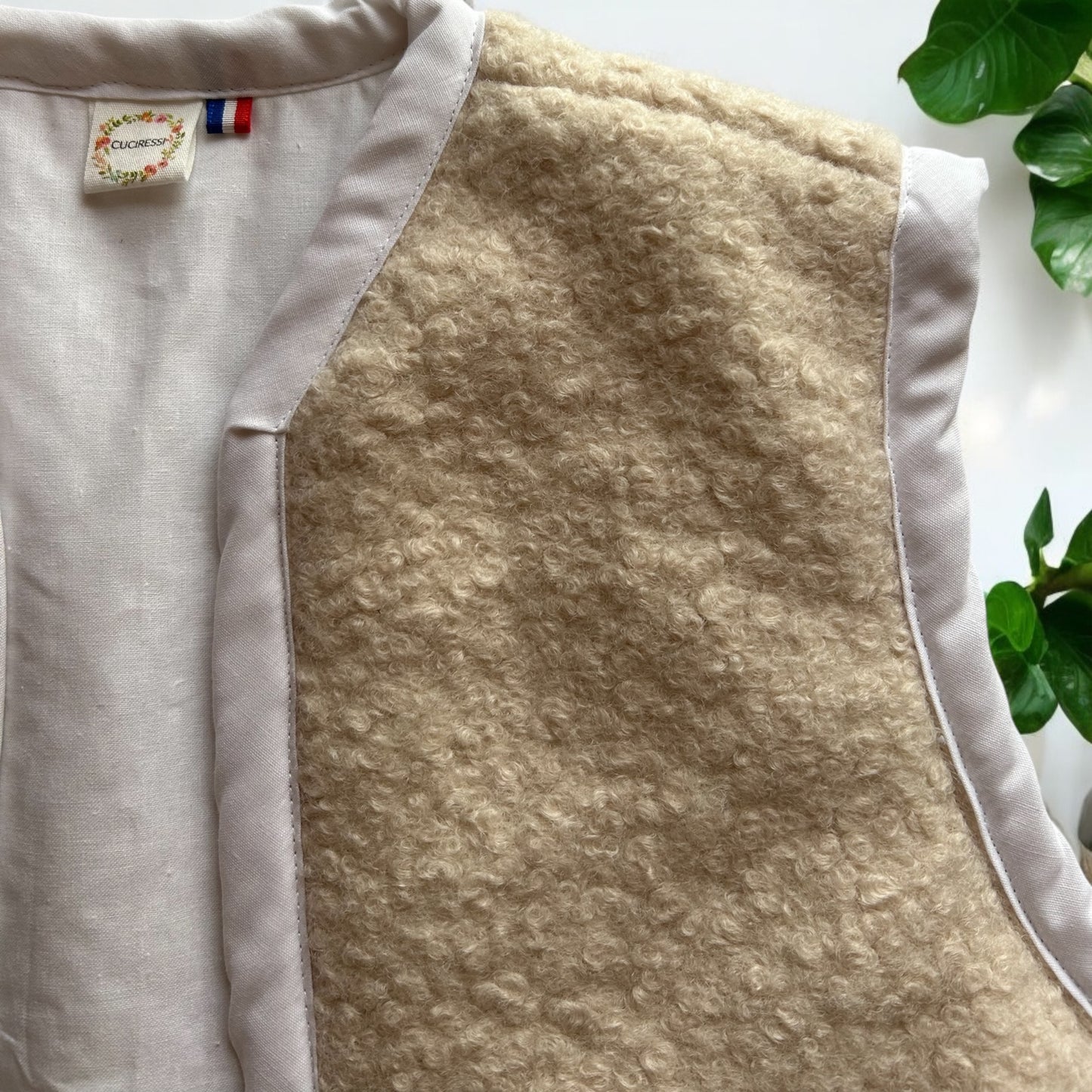 Veste sans manche bouclettes