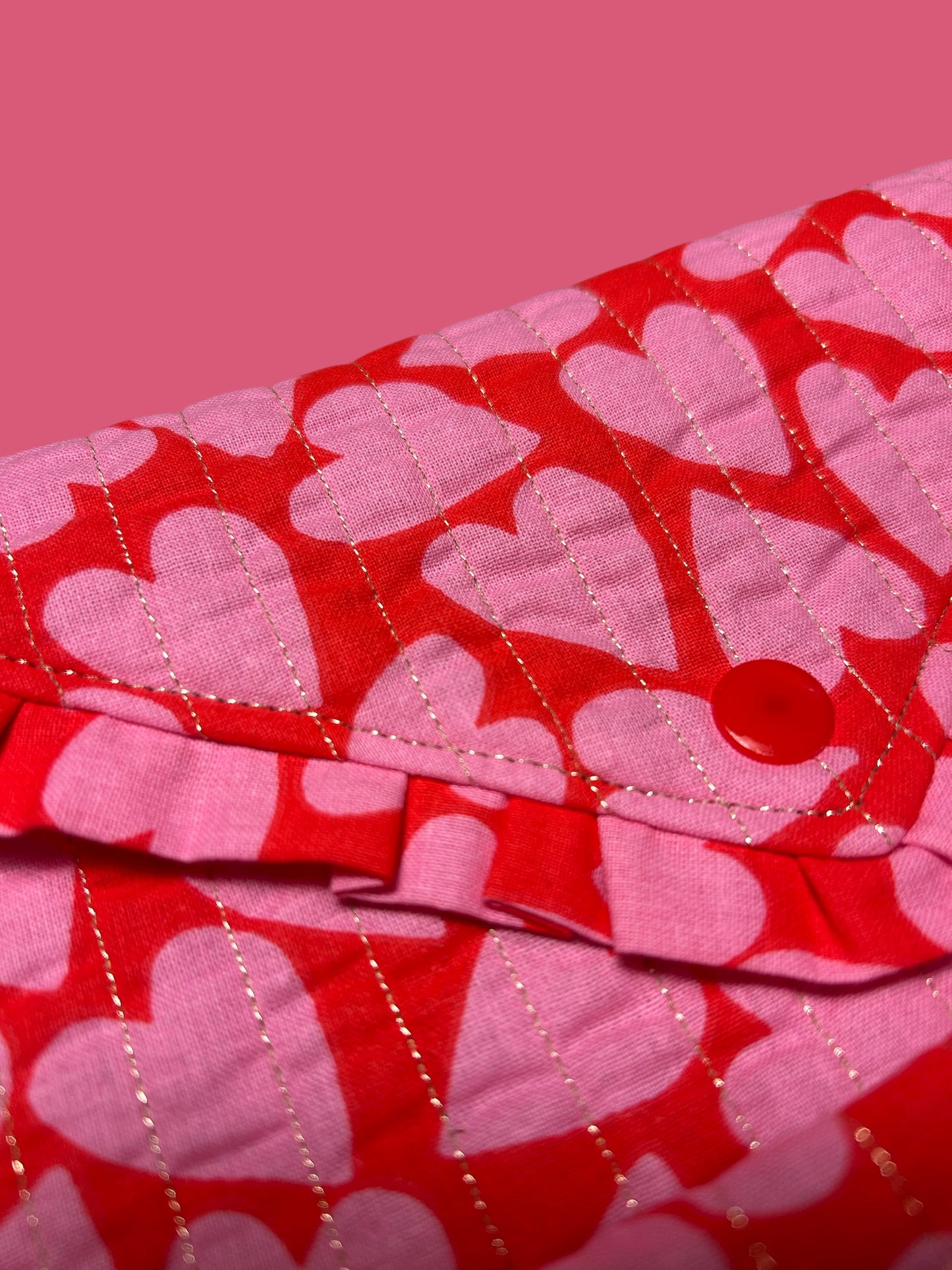 Pochette matelassée cœurs