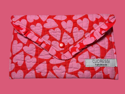 Pochette matelassée cœurs