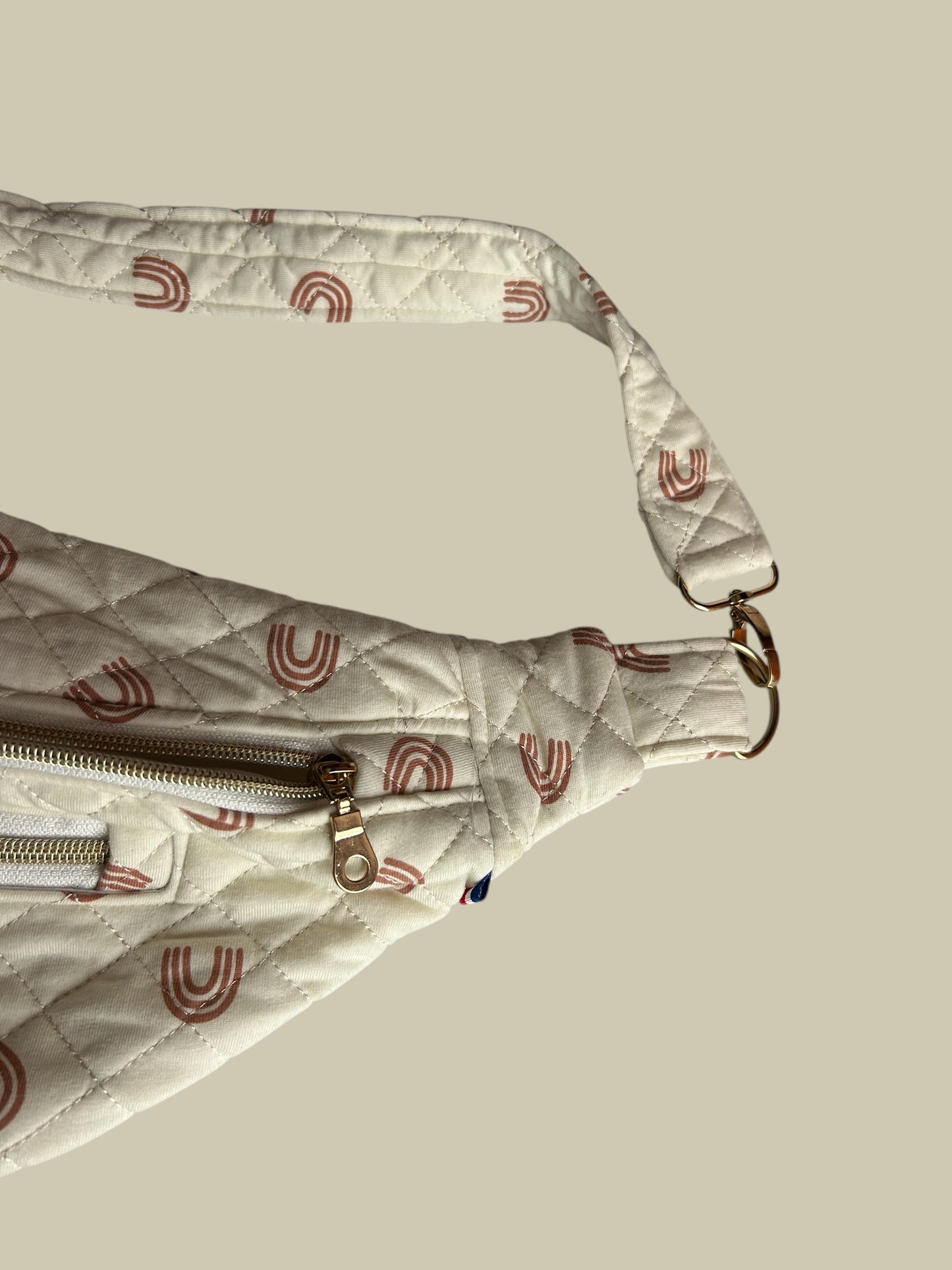 Banane matelassée arc-en-ciel