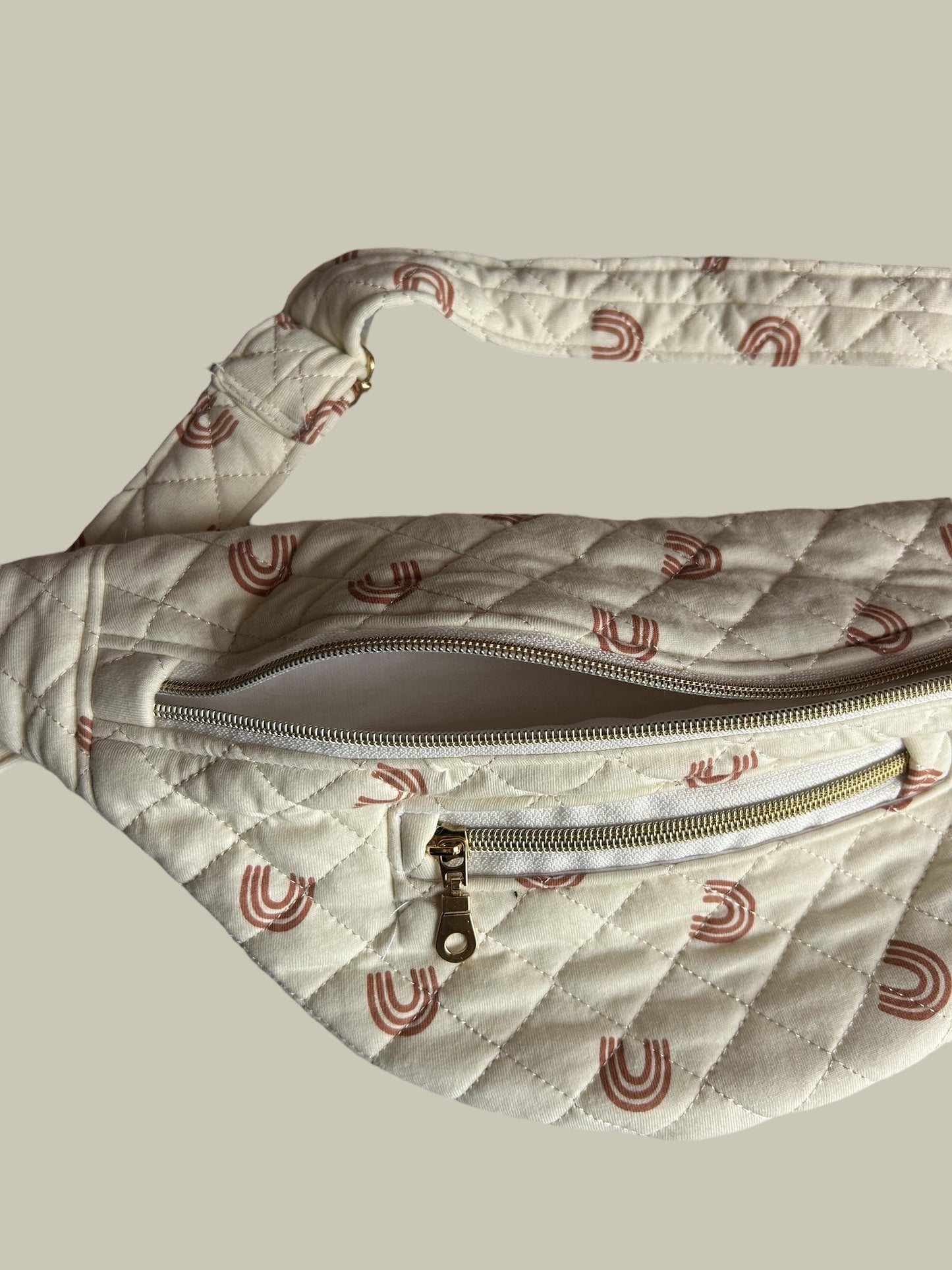 Banane matelassée arc-en-ciel